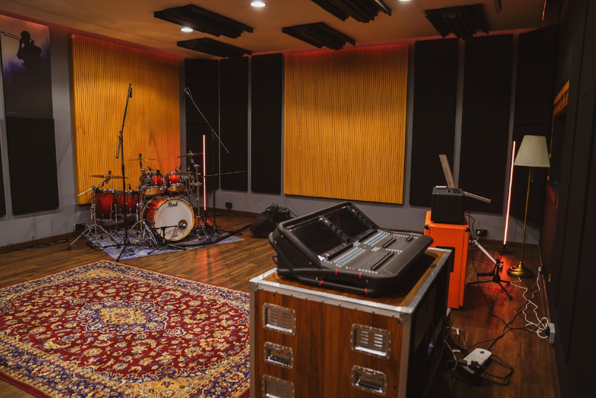 STUDIO B